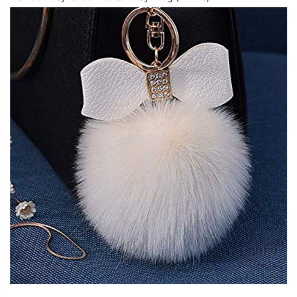 ❌Gifted❌ 🆕 White Fluffy Ball Key Chain/Bag Charm - Picture 1 of 3